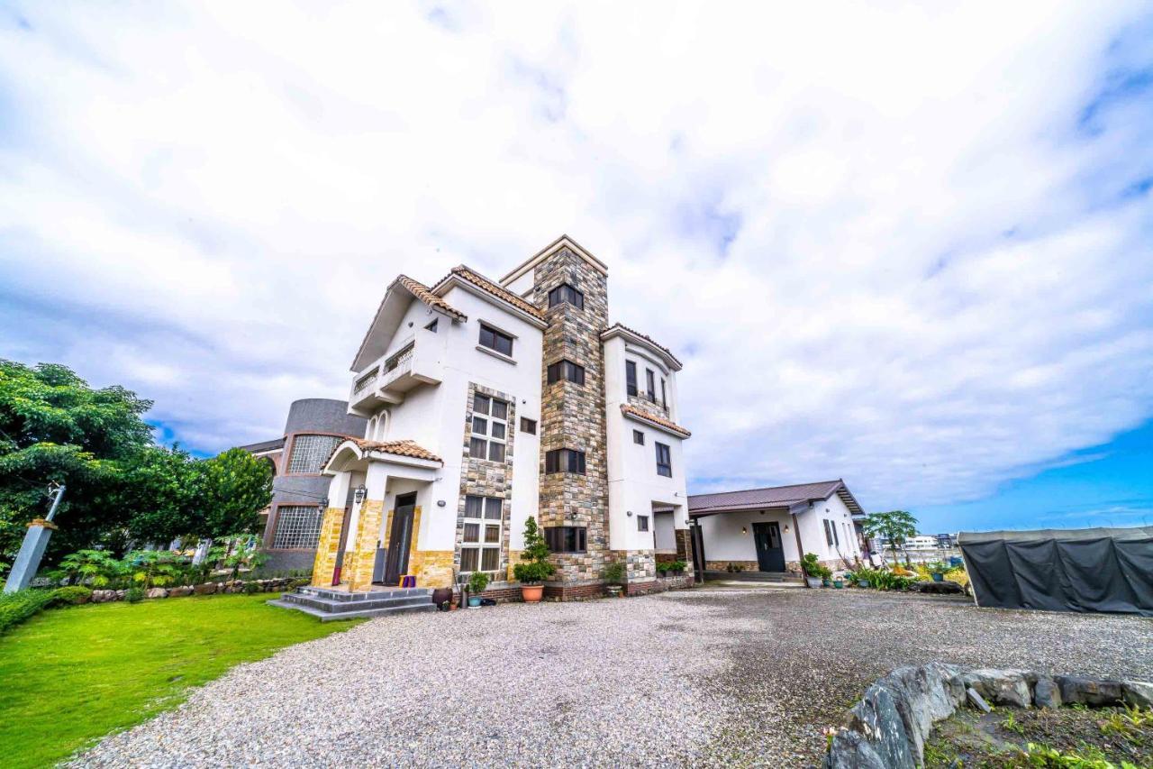 Aurora Castle Pension Luodong Buitenkant foto